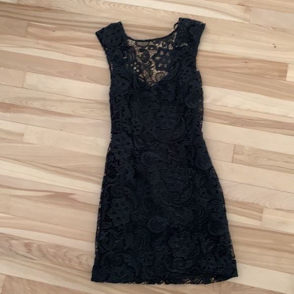 Lipsy Dress black lace x small great condition - Picture 3 of 5